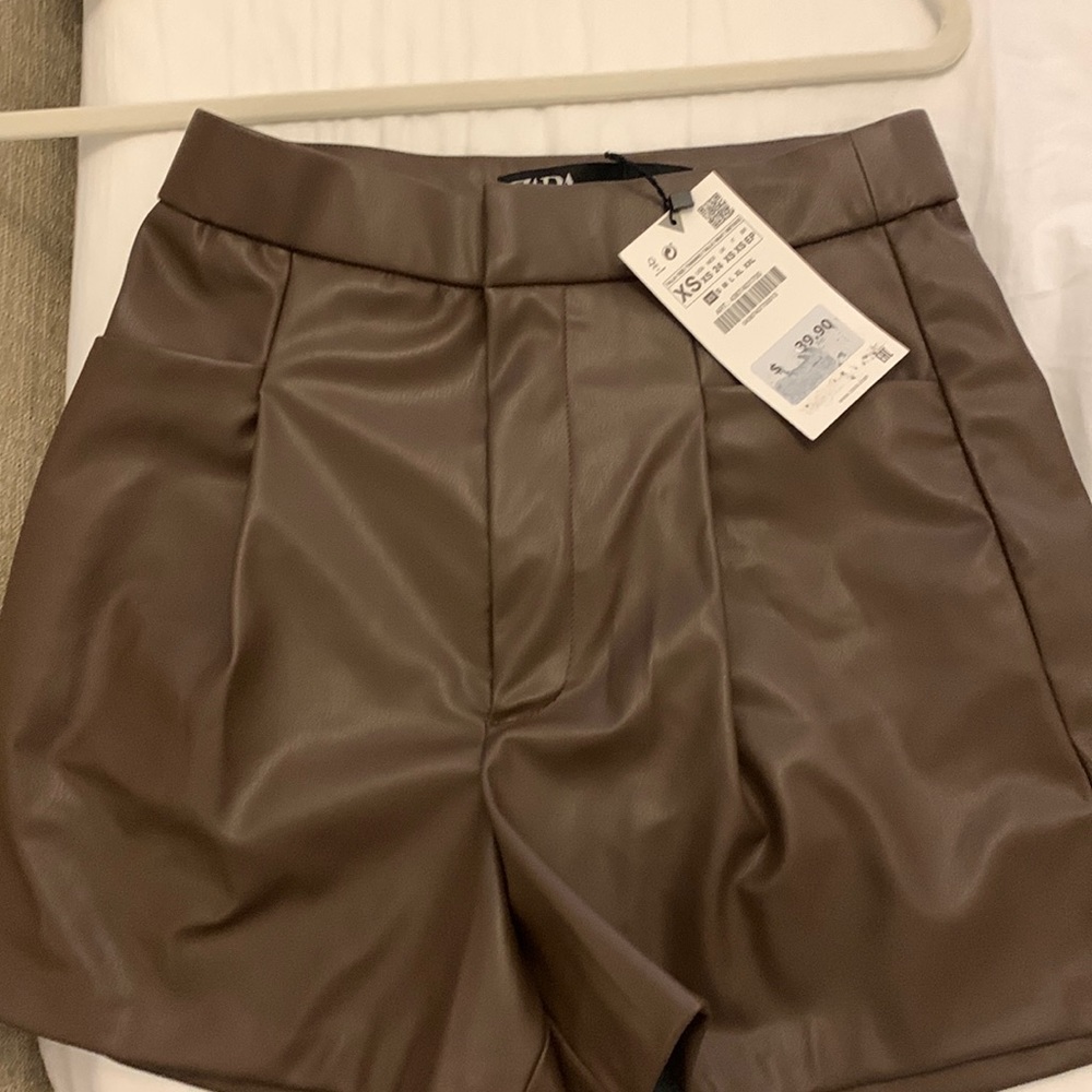 BRAND NEW NEVER WORN. High waisted brown leather shorts from zara. Size XS